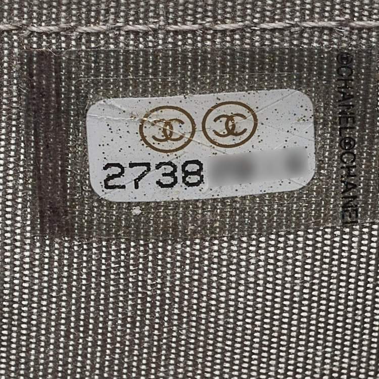 Pre Owned Chanel Grey Quilted Caviar Leather Boy Wallet