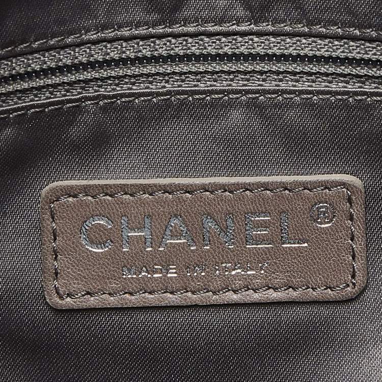 Pre Owned Chanel White Leather CC Modern Chain Hobo