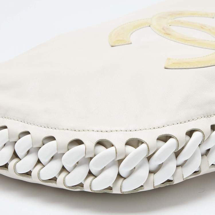 Pre Owned Chanel White Leather CC Modern Chain Hobo