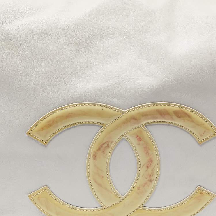 Pre Owned Chanel White Leather CC Modern Chain Hobo