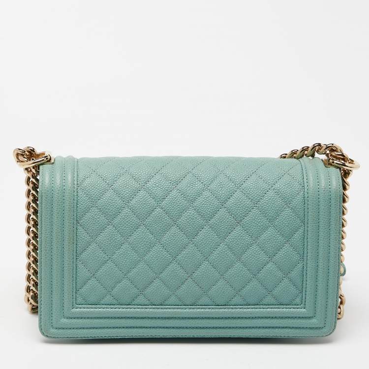 Pre Owned Chanel Green Quilted Caviar Leather Medium Boy Flap Bag