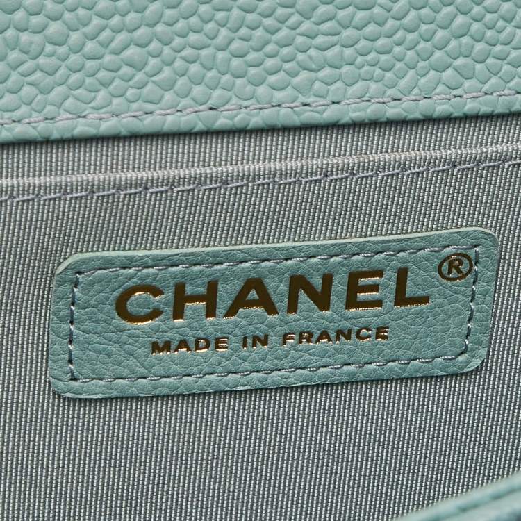 Pre Owned Chanel Green Quilted Caviar Leather Medium Boy Flap Bag
