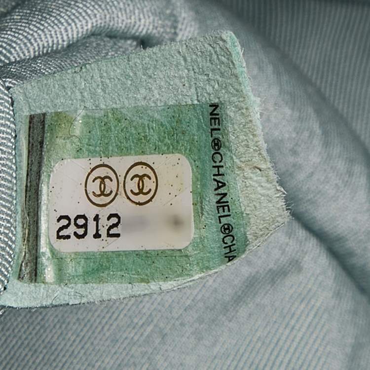 Pre Owned Chanel Green Quilted Caviar Leather Medium Boy Flap Bag