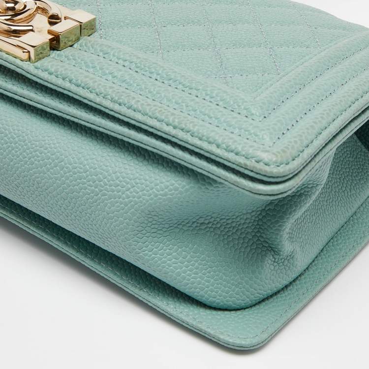 Pre Owned Chanel Green Quilted Caviar Leather Medium Boy Flap Bag