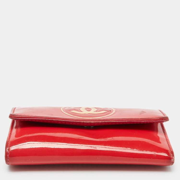 Pre Owned Chanel Red Patent Leather CC Compact Wallet