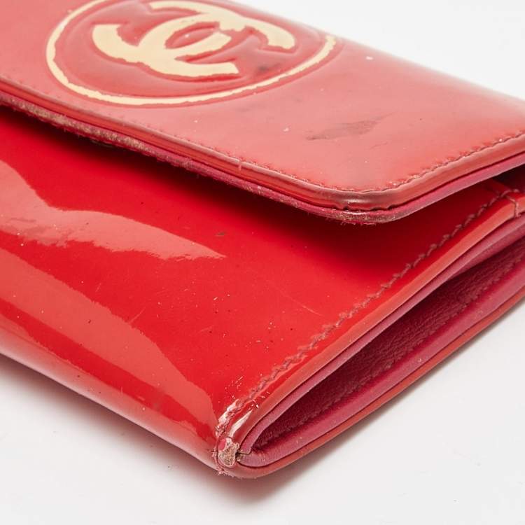 Pre Owned Chanel Red Patent Leather CC Compact Wallet