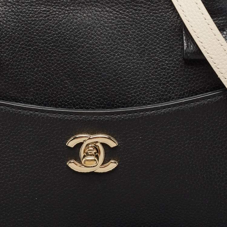 Pre Owned Chanel Black/Cream Leather Small Neo Executive Shopper Tote