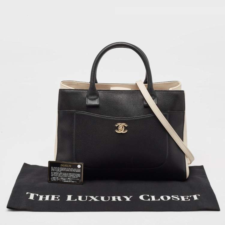 Pre Owned Chanel Black/Cream Leather Small Neo Executive Shopper Tote