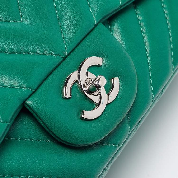 Pre Owned Chanel Green Chevron Leather Maxi Classic Single Flap Bag