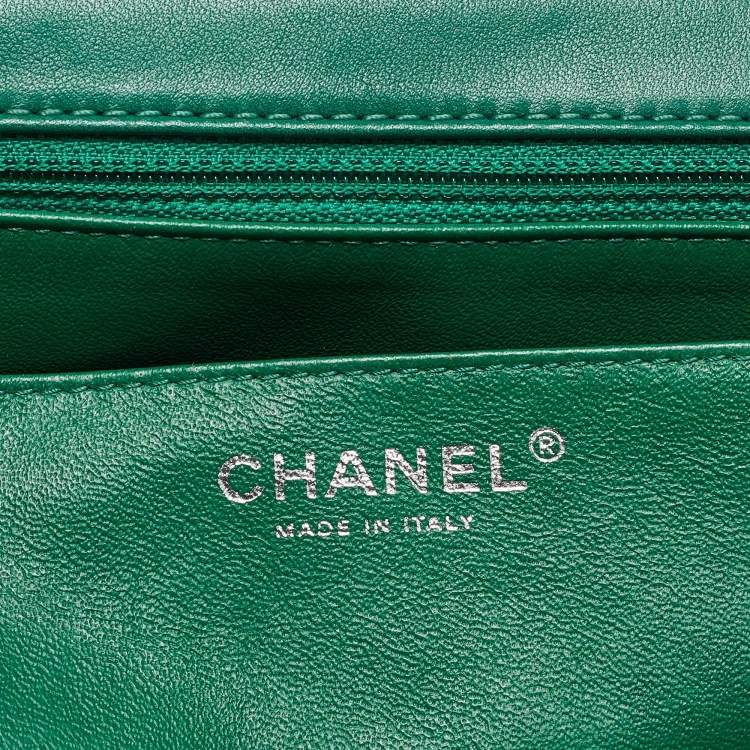 Pre Owned Chanel Green Chevron Leather Maxi Classic Single Flap Bag