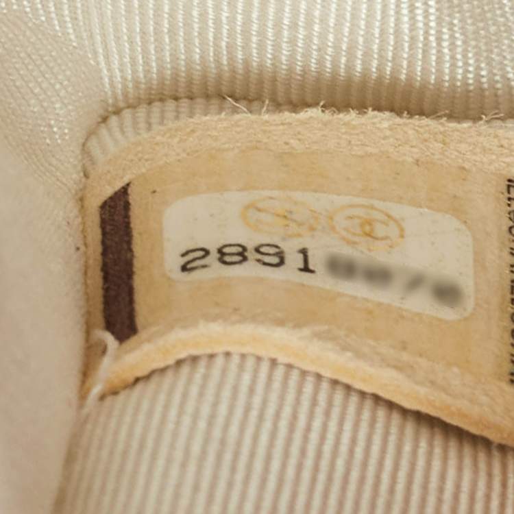 Pre Owned Chanel White Pearl Embellished Leather Medium Boy Flap Bag