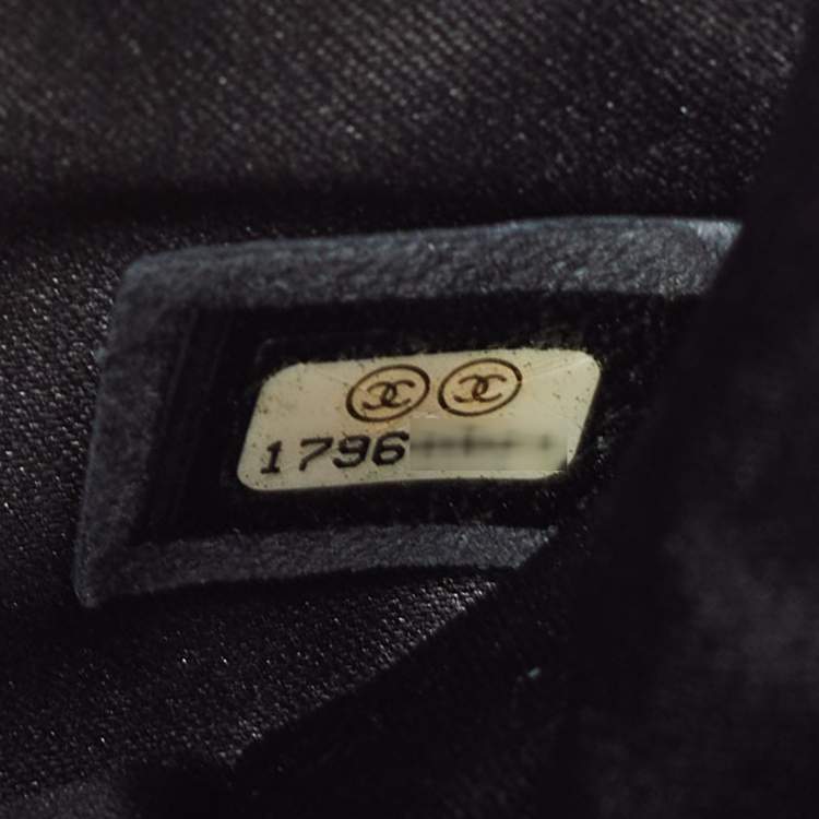 مملوكة مسبقًا Chanel Tricolor Quilted Leather Mini Graphic Flap Bag