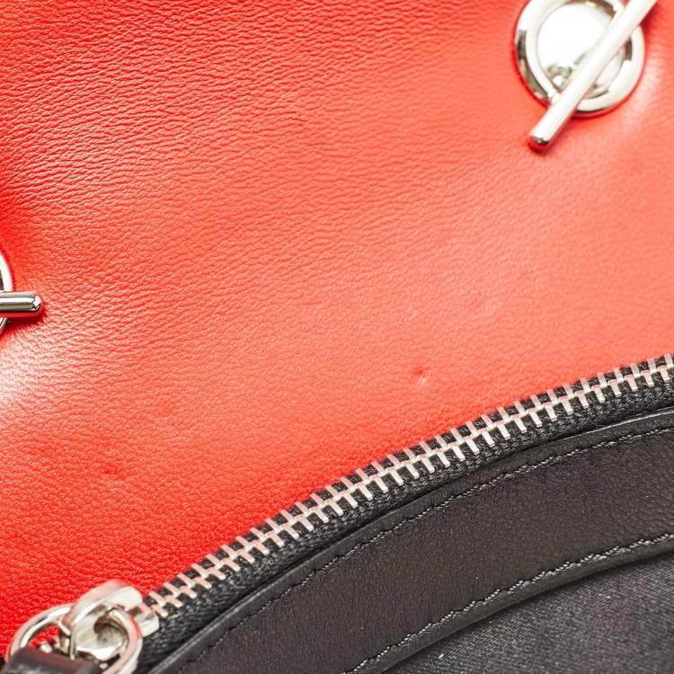 مملوكة مسبقًا Chanel Tricolor Quilted Leather Mini Graphic Flap Bag