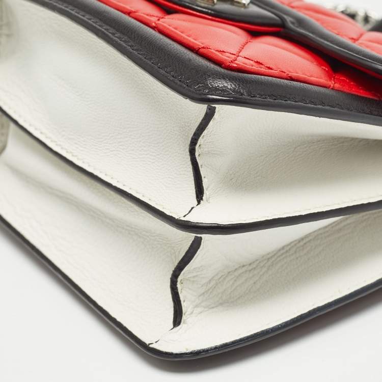 مملوكة مسبقًا Chanel Tricolor Quilted Leather Mini Graphic Flap Bag