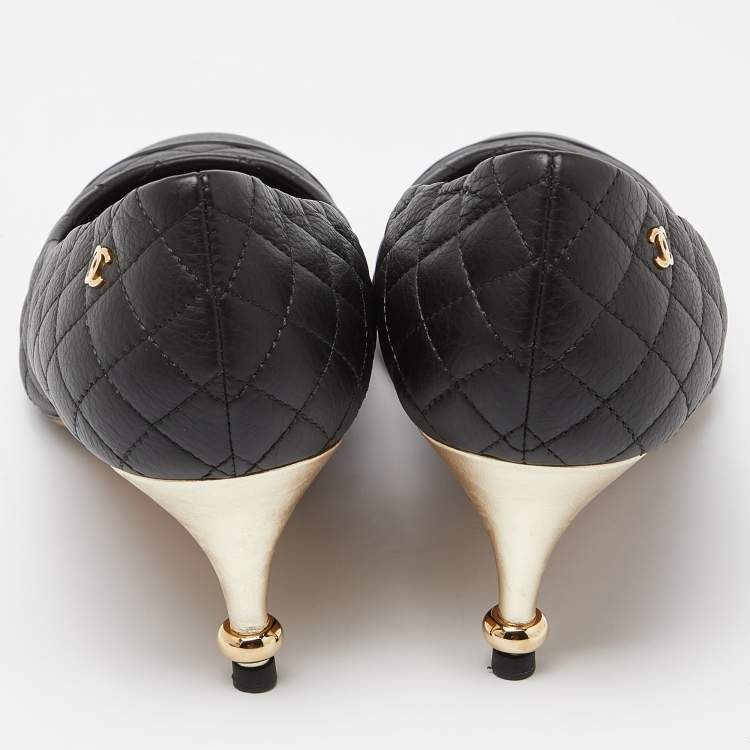 Pre Owned Chanel Black Quilted Leather CC Cap Toe Pumps Size 38.5