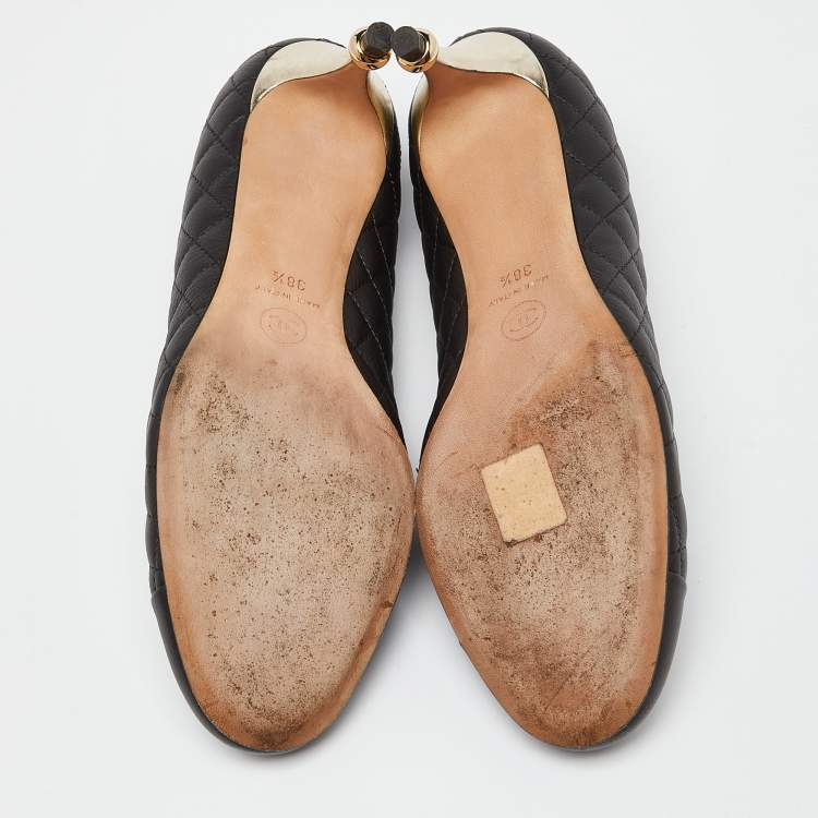 Pre Owned Chanel Black Quilted Leather CC Cap Toe Pumps Size 38.5