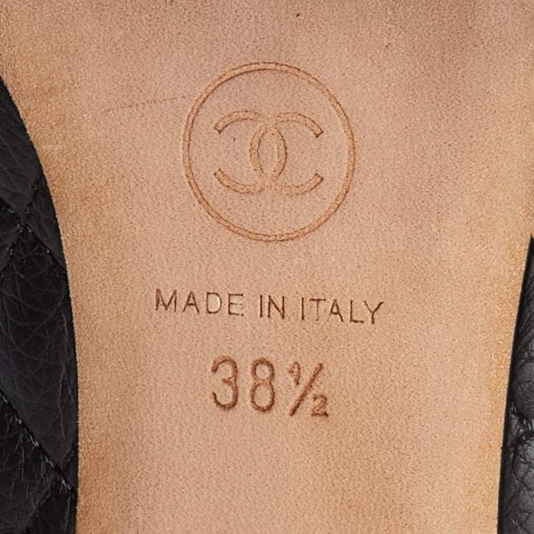 Pre Owned Chanel Black Quilted Leather CC Cap Toe Pumps Size 38.5