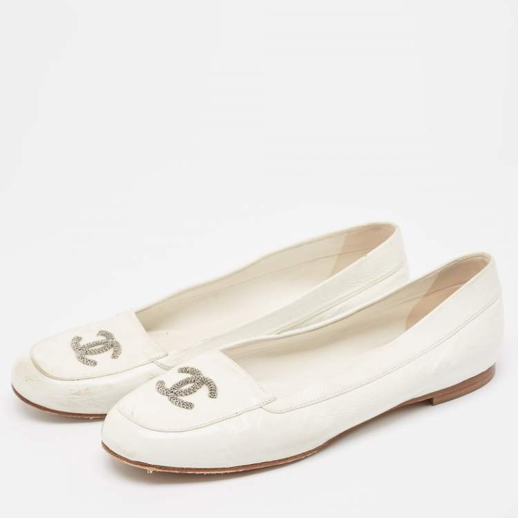 Pre Owned Chanel White Leather CC Smoking Slipper Size 41 
