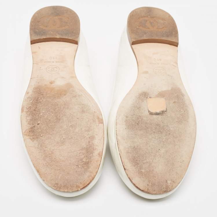Pre Owned Chanel White Leather CC Smoking Slipper Size 41 