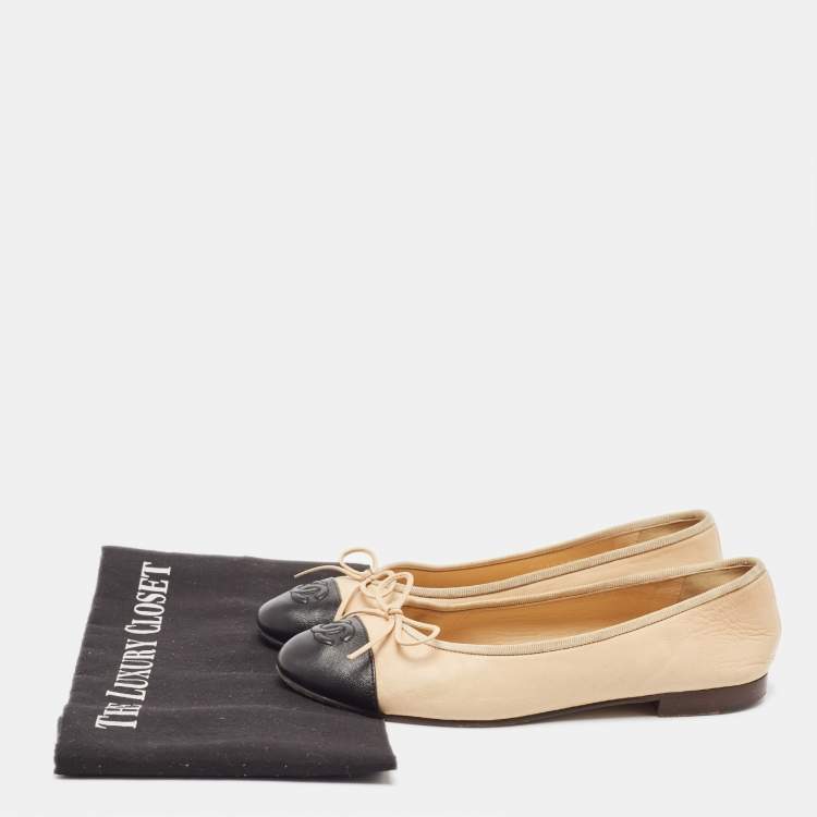 Pre Owned Chanel Beige/Black Leather CC Cap Toe Ballet Flats Size 36.5
