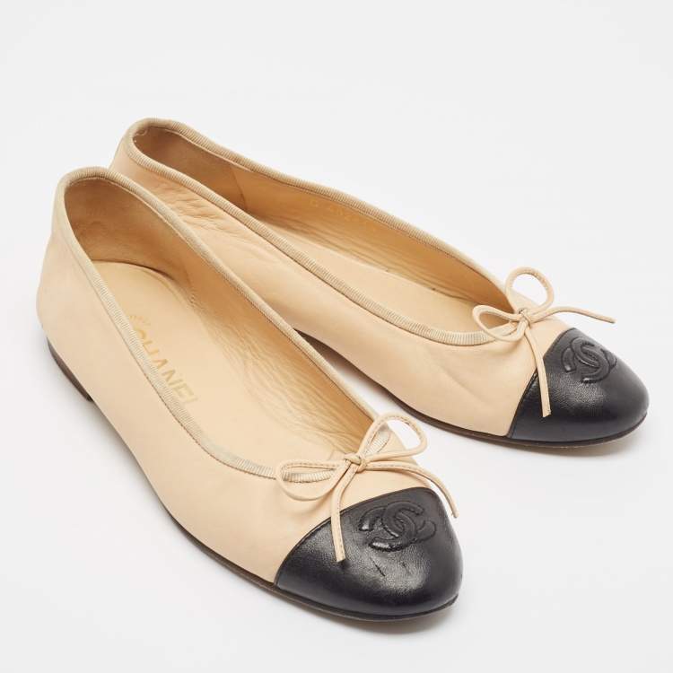 Pre Owned Chanel Beige/Black Leather CC Cap Toe Ballet Flats Size 36.5