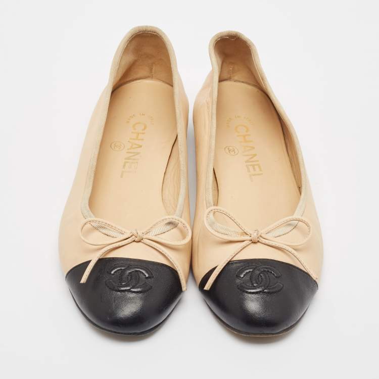 Pre Owned Chanel Beige/Black Leather CC Cap Toe Ballet Flats Size 36.5
