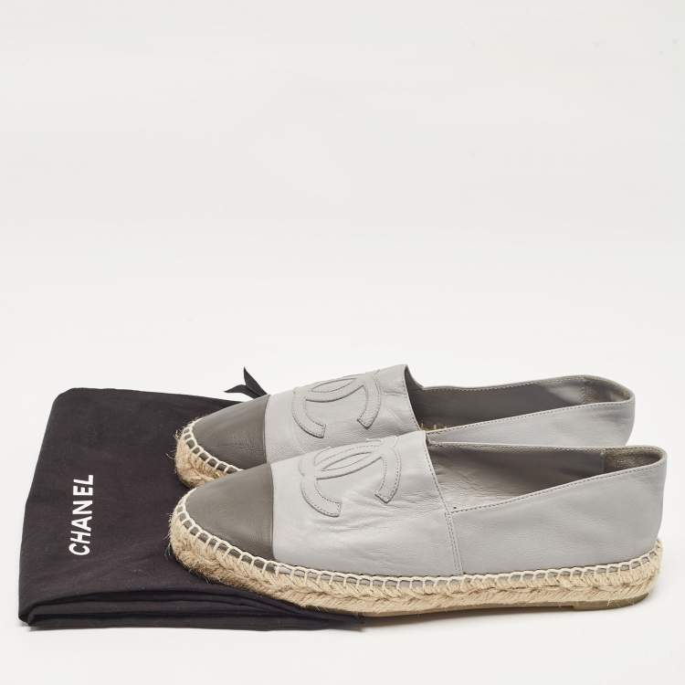 Pre Owned Chanel Two Tone Leather CC Espadrille Flats Size 38