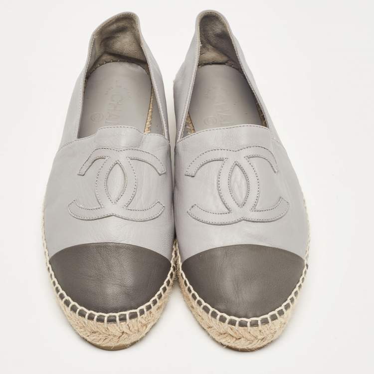 Pre Owned Chanel Two Tone Leather CC Espadrille Flats Size 38