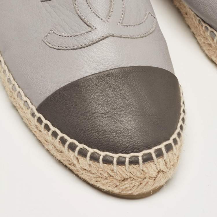 Pre Owned Chanel Two Tone Leather CC Espadrille Flats Size 38