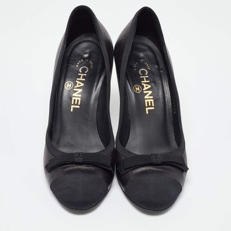 Pre Owned Chanel Black Leather and Fabric Bow CC Cap Toe Pumps Size 35.5