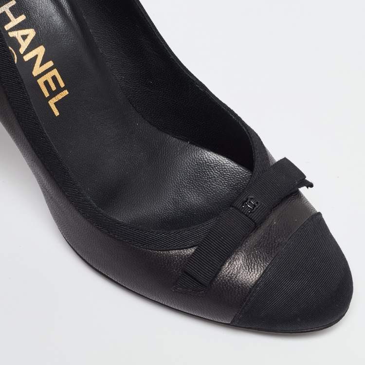 Pre Owned Chanel Black Leather and Fabric Bow CC Cap Toe Pumps Size 35.5