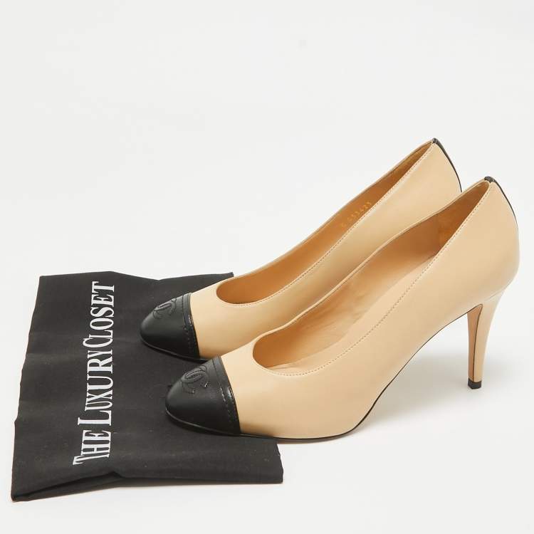 Pre Owned Chanel Beige/Black Leather Cap Toe Pumps Size 39.5