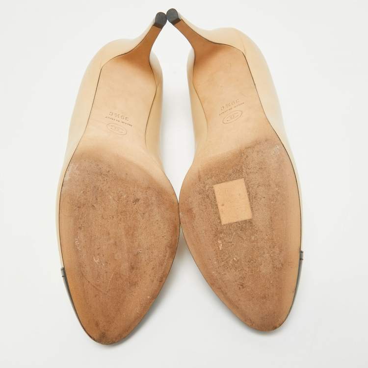 Pre Owned Chanel Beige/Black Leather Cap Toe Pumps Size 39.5