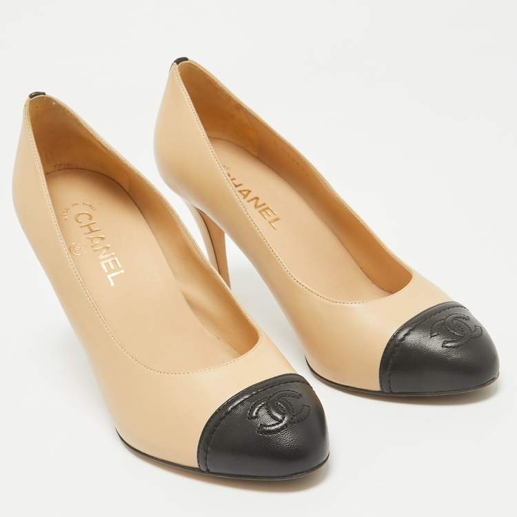 Pre Owned Chanel Beige/Black Leather Cap Toe Pumps Size 39.5