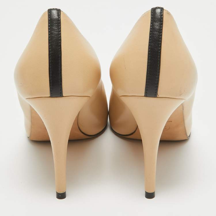 Pre Owned Chanel Beige/Black Leather Cap Toe Pumps Size 39.5