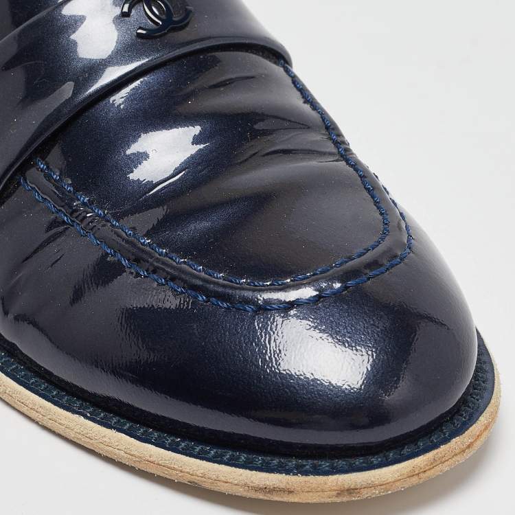 Pre Owned Chanel Navy Blue Patent Leather CC Loafers Size 38.5