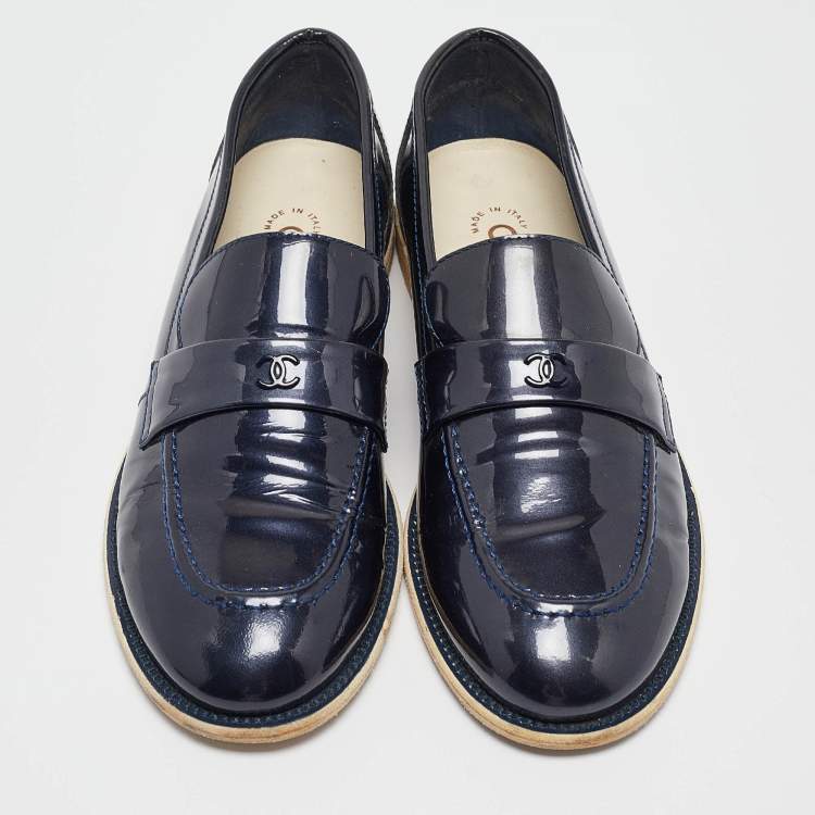 Pre Owned Chanel Navy Blue Patent Leather CC Loafers Size 38.5