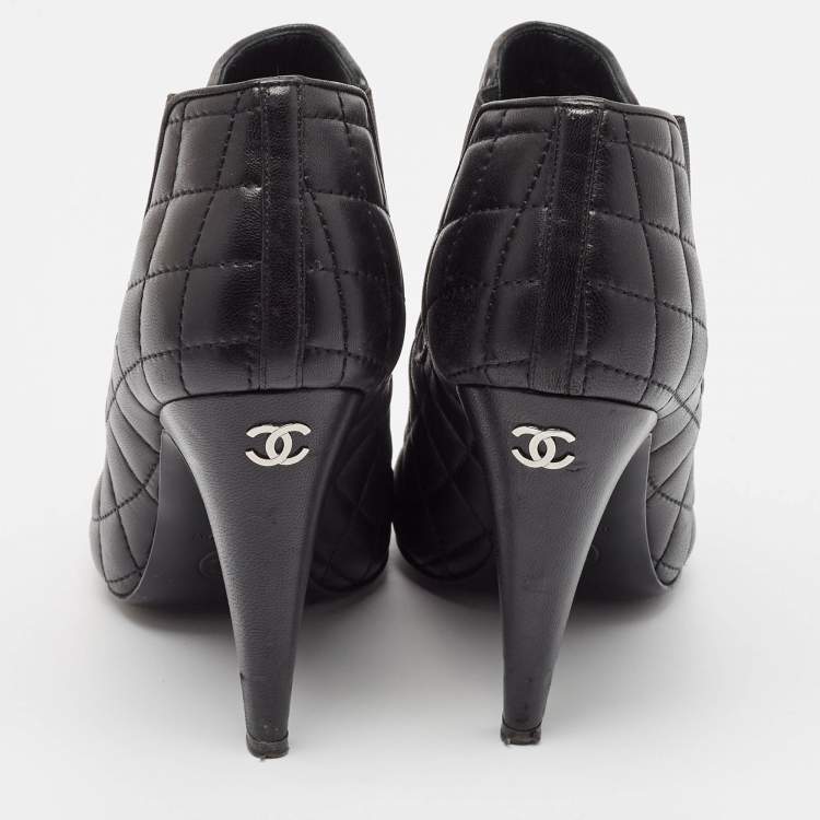 Pre Owned Chanel Black Quilted Leather CC Ankle Booties Size 39.5