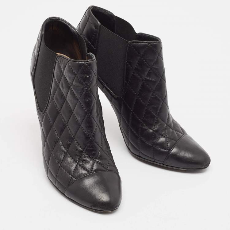Pre Owned Chanel Black Quilted Leather CC Ankle Booties Size 39.5