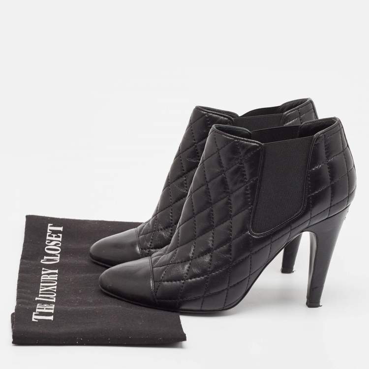 Pre Owned Chanel Black Quilted Leather CC Ankle Booties Size 39.5