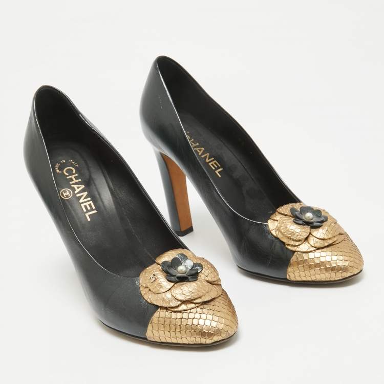 Pre Owned Chanel Grey/Gold Leather Flower Embellished Pumps Size 40.5