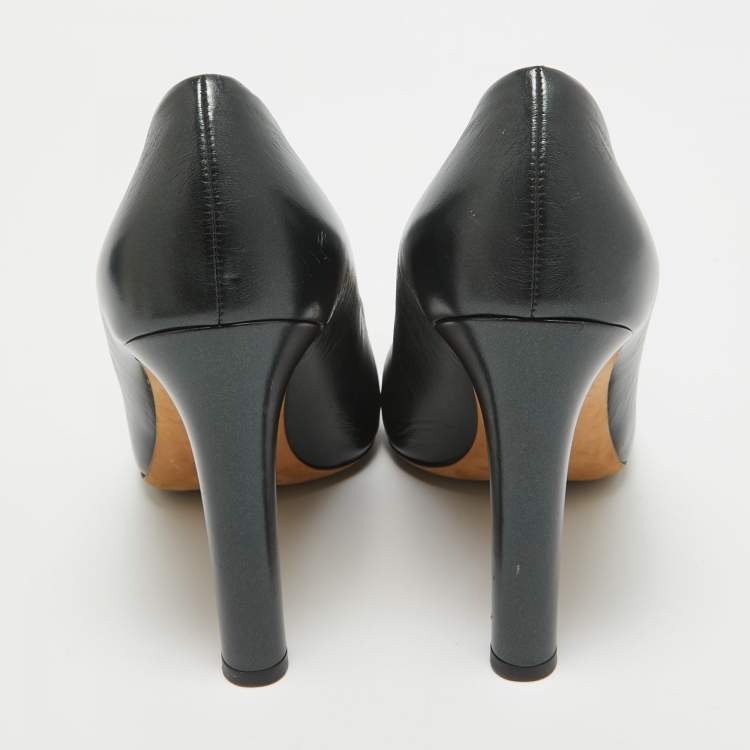 Pre Owned Chanel Grey/Gold Leather Flower Embellished Pumps Size 40.5