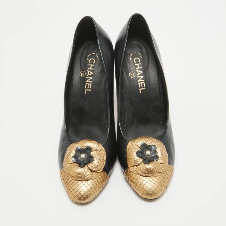Pre Owned Chanel Grey/Gold Leather Flower Embellished Pumps Size 40.5
