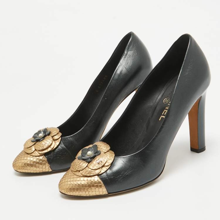 Pre Owned Chanel Grey/Gold Leather Flower Embellished Pumps Size 40.5