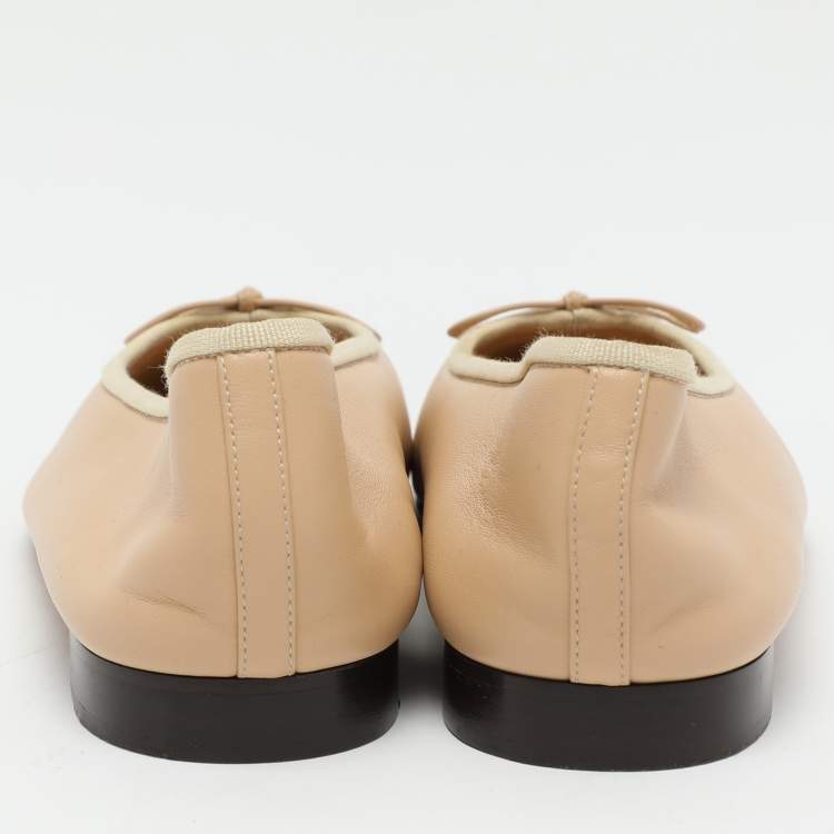 Pre Owned Chanel Beige/Black Leather CC Cap Toe Ballet Flats Size 41.5