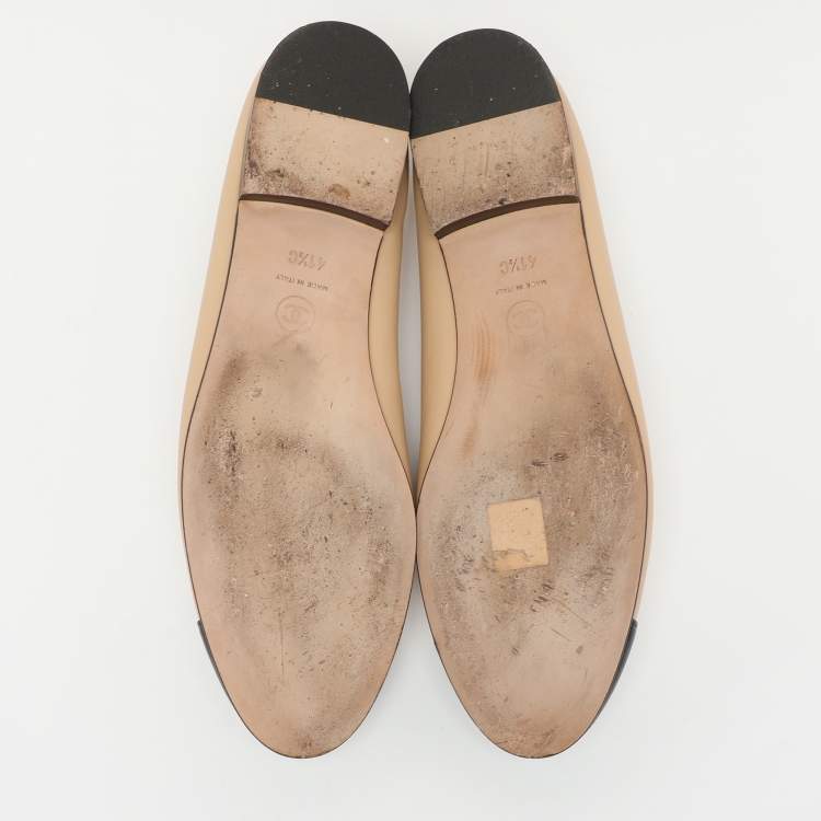 Pre Owned Chanel Beige/Black Leather CC Cap Toe Ballet Flats Size 41.5