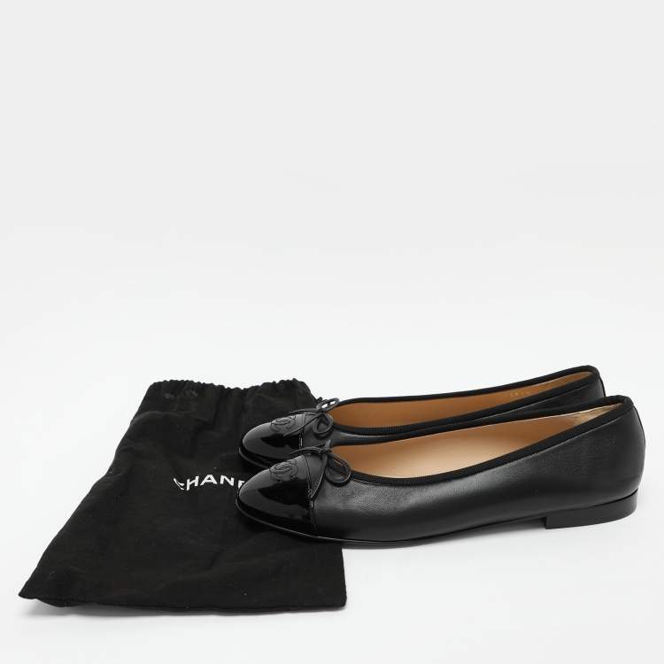 Pre Owned Chanel Black Patent and Leather CC Cap Toe Bow Ballet Flats Size 42