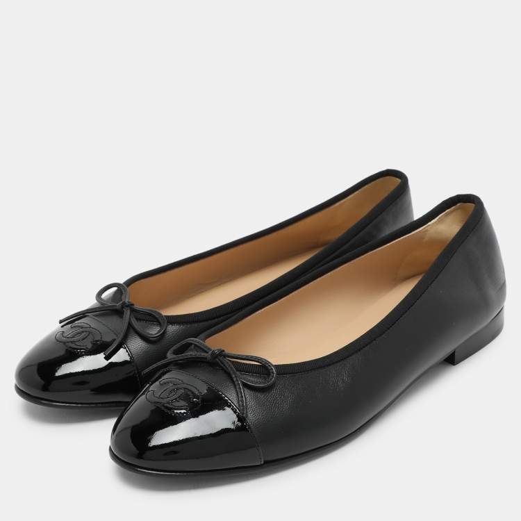 Pre Owned Chanel Black Patent and Leather CC Cap Toe Bow Ballet Flats Size 42