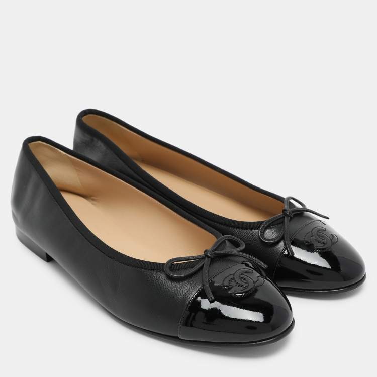 Pre Owned Chanel Black Patent and Leather CC Cap Toe Bow Ballet Flats Size 42