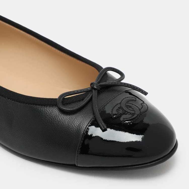 Pre Owned Chanel Black Patent and Leather CC Cap Toe Bow Ballet Flats Size 42